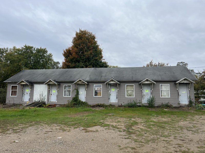 Pines Motel